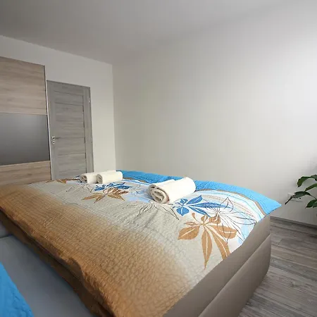 Deluxe Hornopolni Апартаменты *