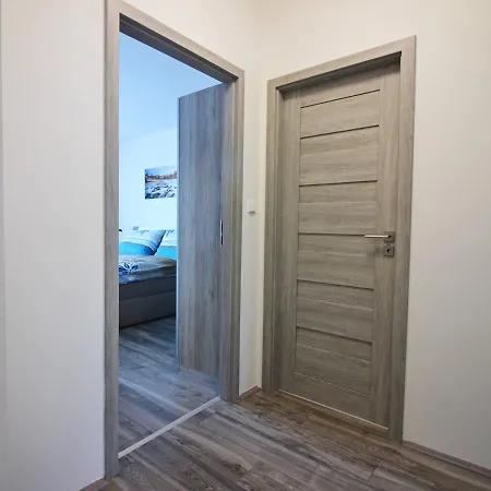Deluxe Hornopolni Апартаменты *